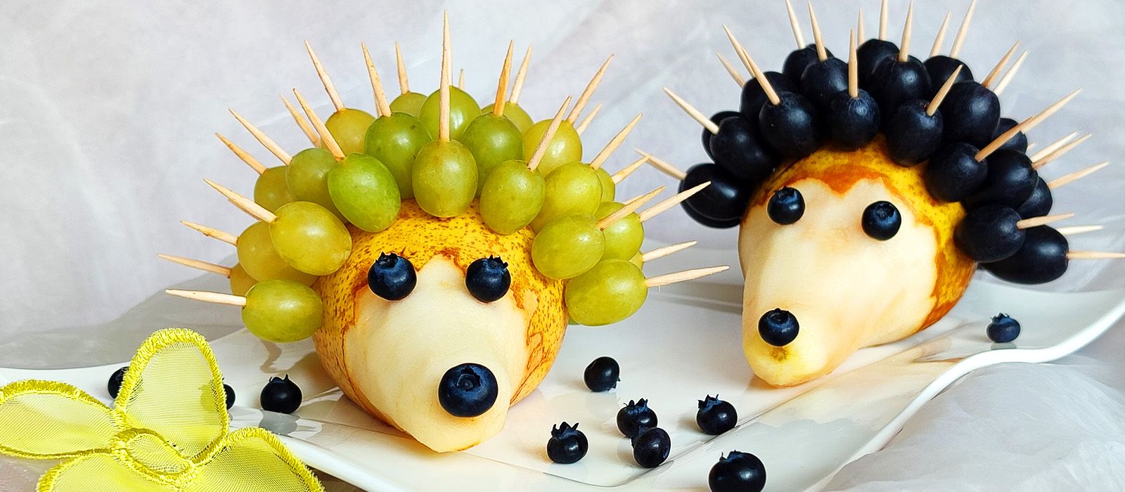 Obst-Igel aus Birne, Trauben und Blaubeeren