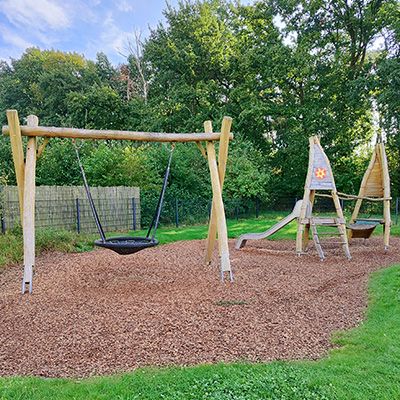 Indianerspielplatz Marienbader Straße Espelkamp - kleines Indianerdorf & Nestschaukel